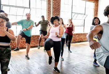 Woman working out in a group exercise class. 
