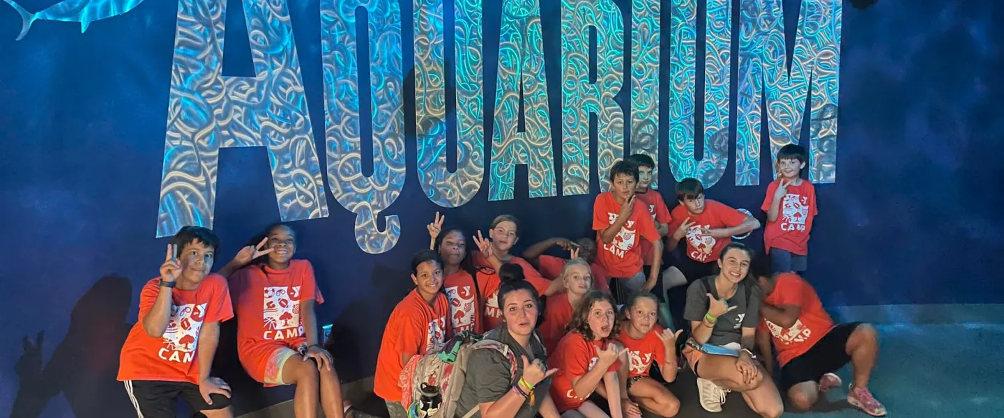 Kids at the aquarium