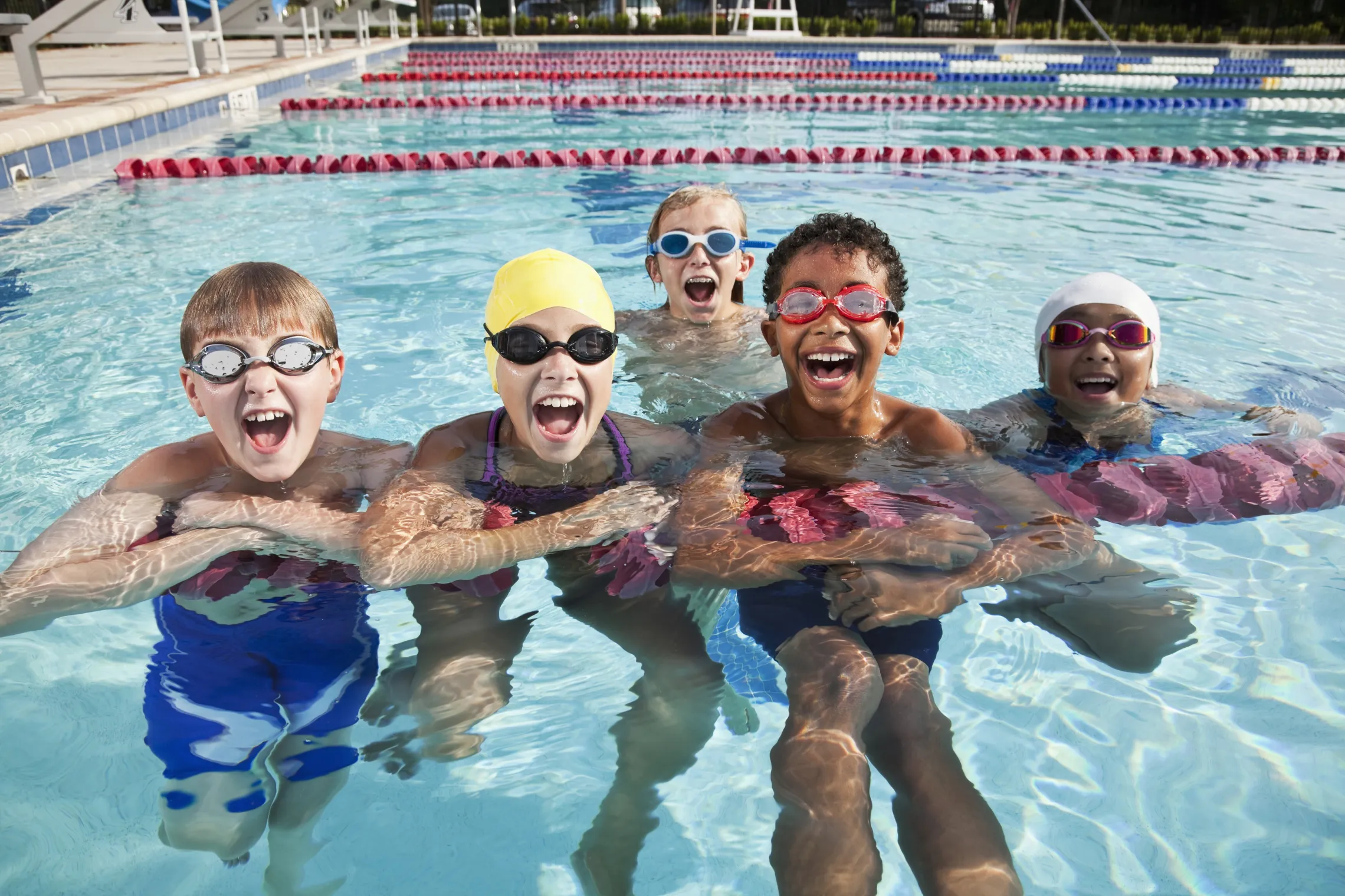 A group of children in a swimming pool.