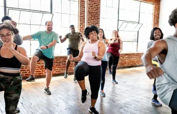 Woman working out in a group exercise class. 